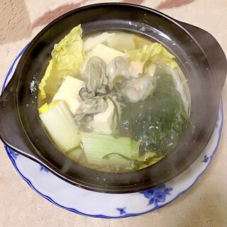 牡蠣の酒粕入り水炊き。